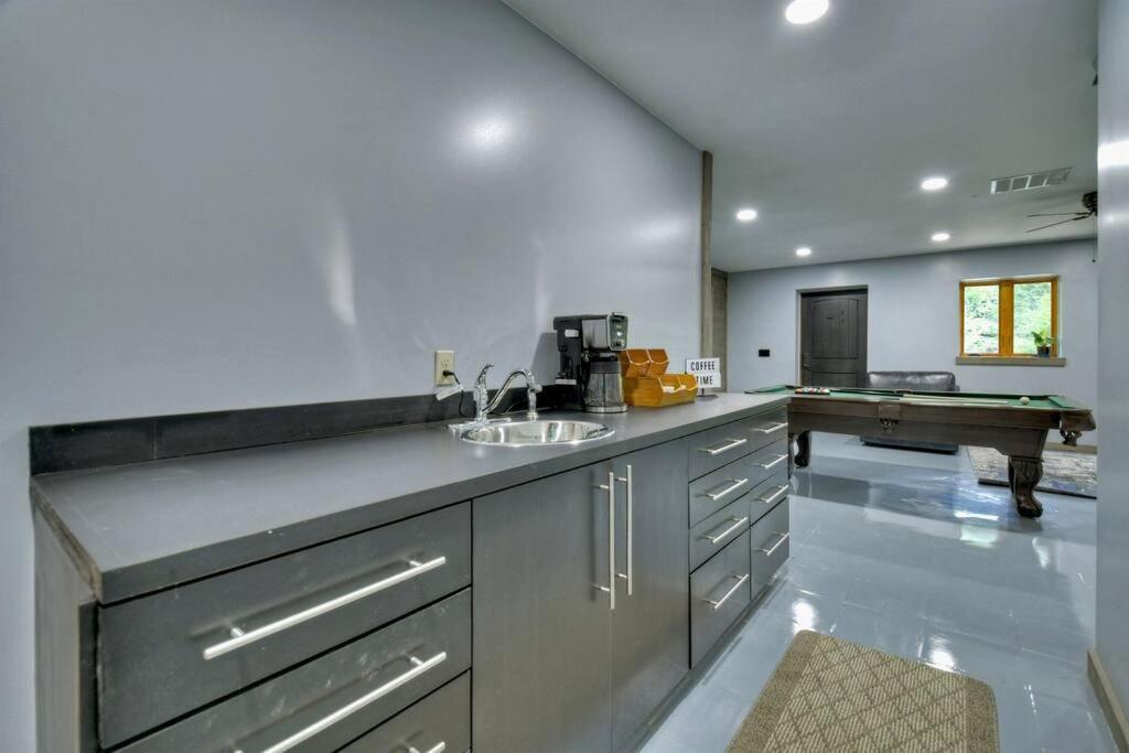 The Chariot - Creek Front With Hottub, Fire Pits, Billiards, Ev Charger - Sandalwood Stays Blue Ridge Exteriör bild