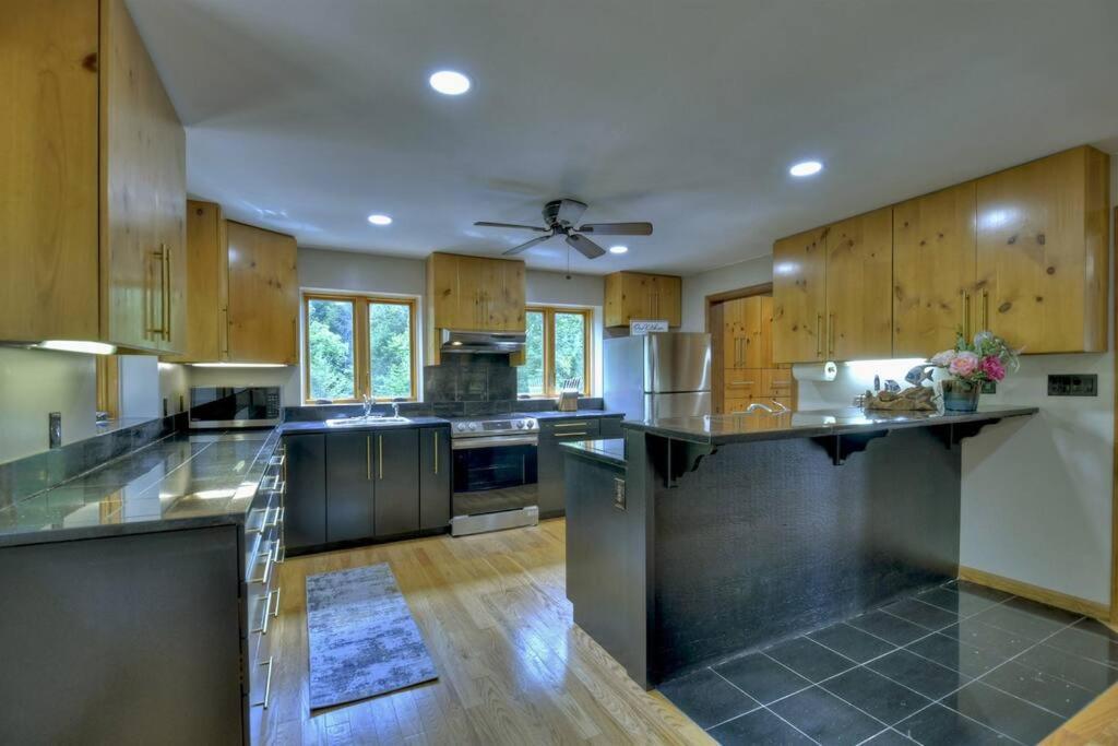 The Chariot - Creek Front With Hottub, Fire Pits, Billiards, Ev Charger - Sandalwood Stays Blue Ridge Exteriör bild