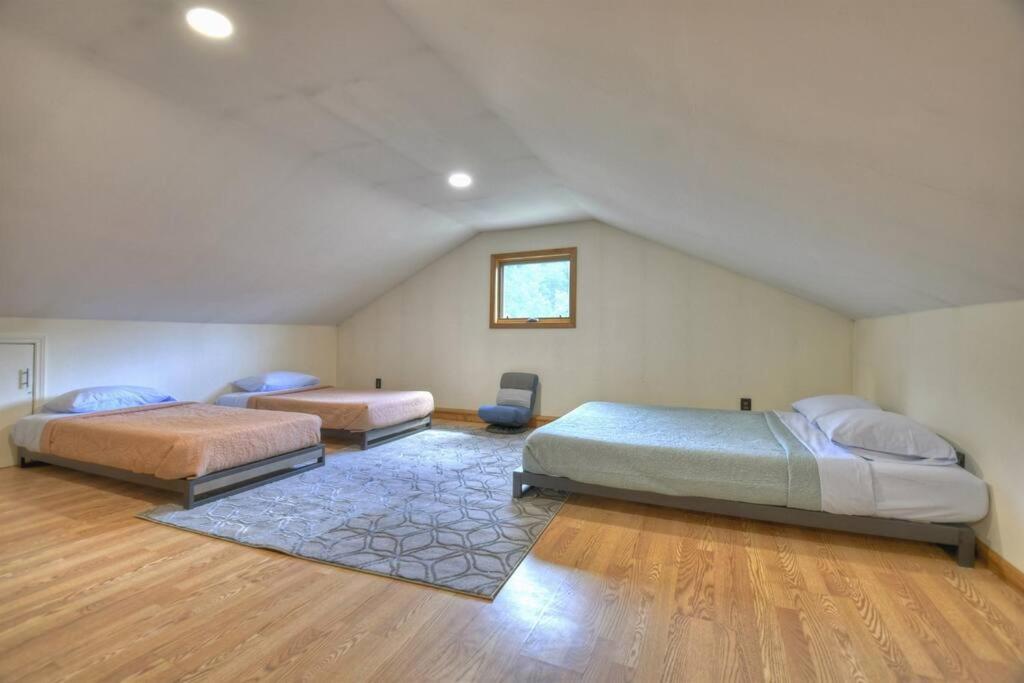 The Chariot - Creek Front With Hottub, Fire Pits, Billiards, Ev Charger - Sandalwood Stays Blue Ridge Exteriör bild