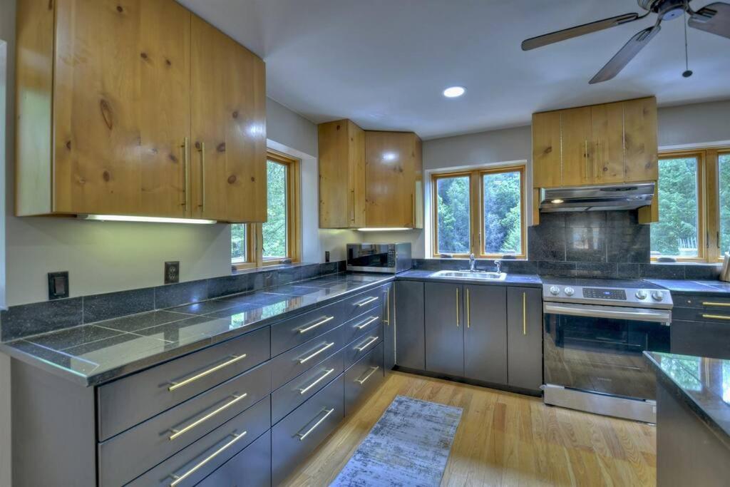 The Chariot - Creek Front With Hottub, Fire Pits, Billiards, Ev Charger - Sandalwood Stays Blue Ridge Exteriör bild