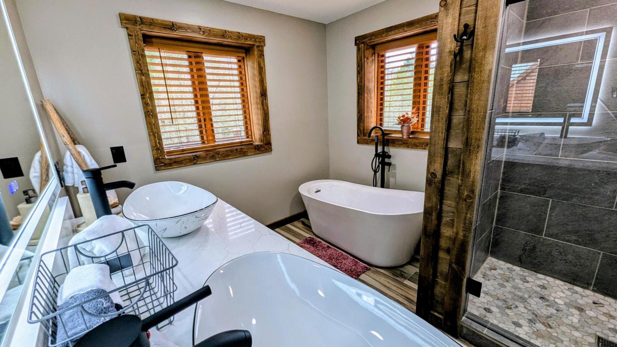 The Chariot - Creek Front With Hottub, Fire Pits, Billiards, Ev Charger - Sandalwood Stays Blue Ridge Exteriör bild