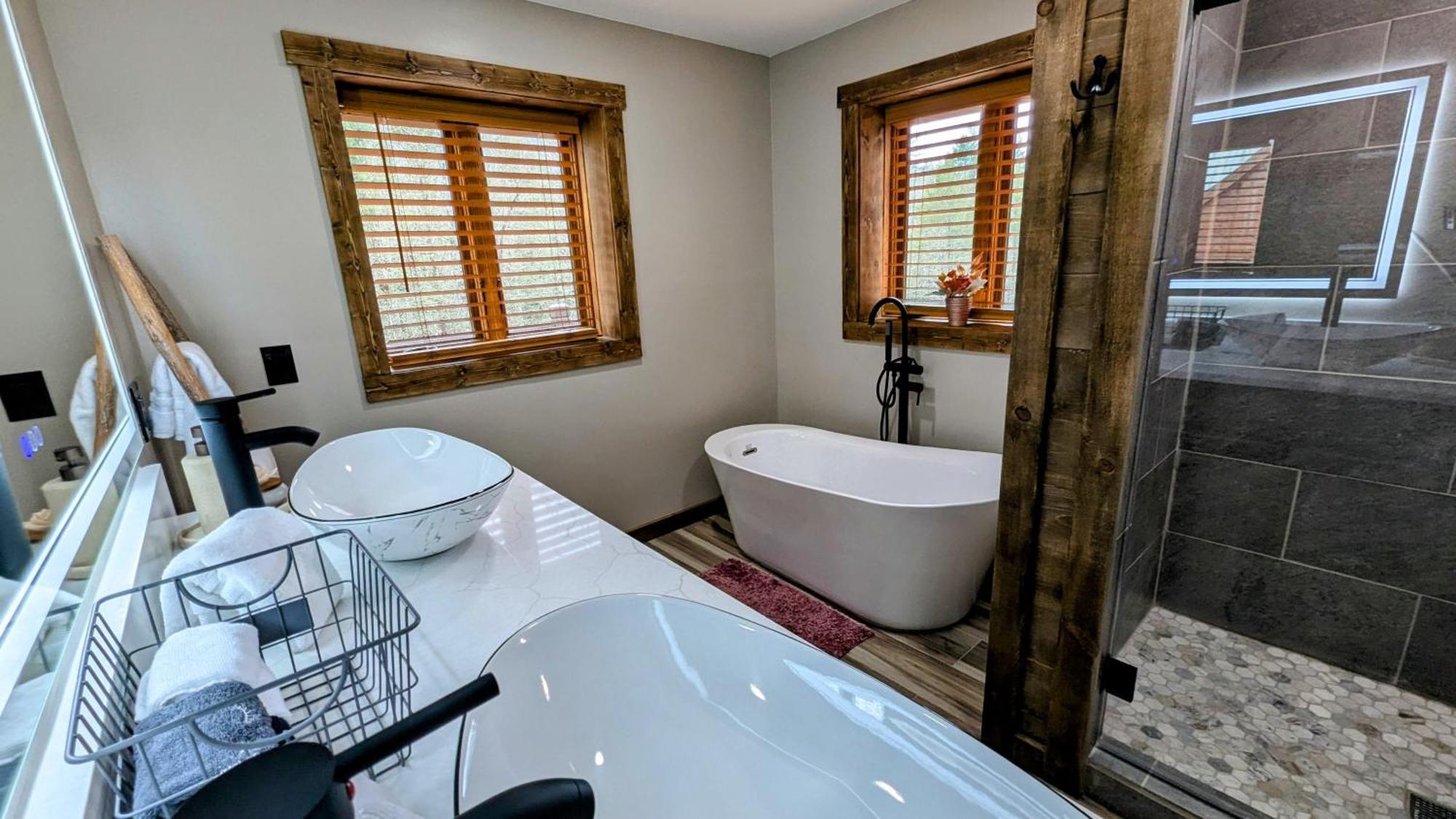 The Chariot - Creek Front With Hottub, Fire Pits, Billiards, Ev Charger - Sandalwood Stays Blue Ridge Exteriör bild